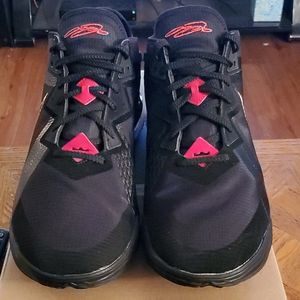 Nike LeBron XVIII Low "Bred"